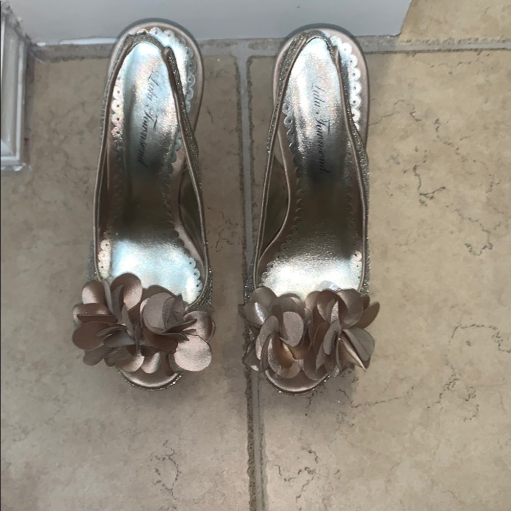 Sparkly high heels with beautiful floral accent